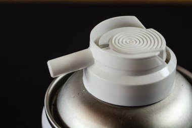 Sıkıştırılmış havanın detaylı makro görüntüsü sıklıkla toz temizleme ve elektronik temizlik için kullanılan başlık olabilir