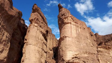 Timna Ulusal Parkı 'ndaki kayalıklar