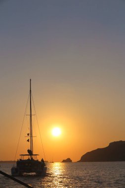 Santorini teknede gün batımı