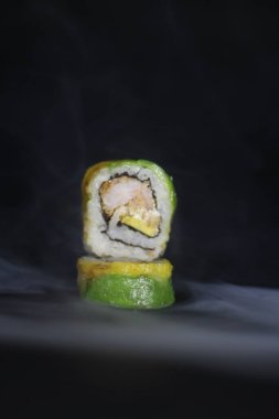 Japon mutfağı. Somon balıklı rulo