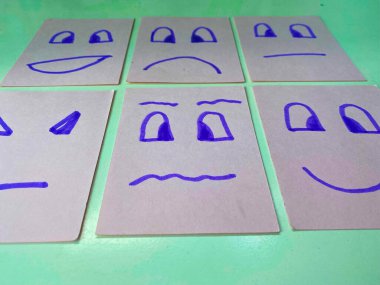 Gülen surat, gülümseyen surat.