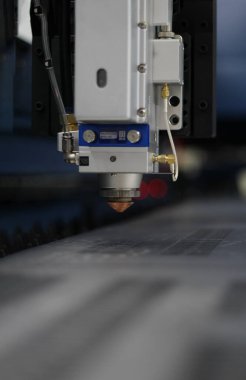 yakın - fabrikadaki robotik el makinesinin görüntüsü