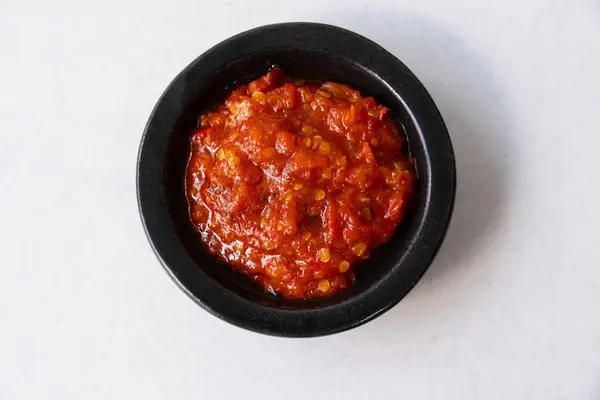 Sambal, Sambal Goreng gibi, yoğun, dumanlı bir tadı olan kızarmış acı biber sosudur. Üst Görünüm