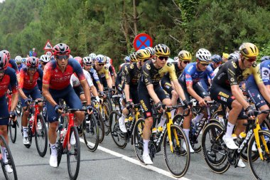 The peloton climbs Cte de San Juan de Gaztelugatxe on stage 1 of the 2023 Tour de France