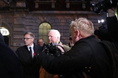 Londra, İngiltere 3 Kasım 2023. Bob Stewart milletvekili, Bahraini Sayed Alwadaei 'yi ırkçı istismardan suçlu bulunduktan sonra Westminster Sulh Mahkemesi' nden ayrıldı.