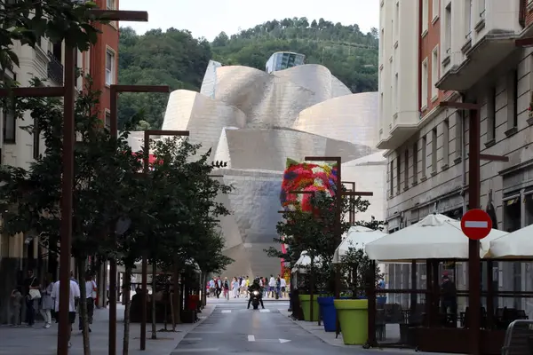 stock image View of the Guggenheim Bilbao, looking up Iparraguirre Kalea in central Bilbao, Spain