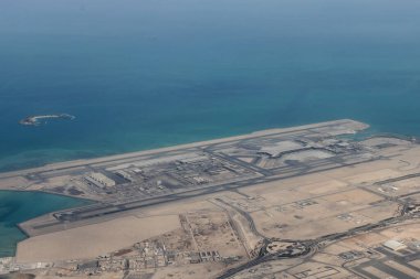 Doha / Katar 18 Şubat 2020. Katar 'ın Doha kentindeki Hamad Uluslararası Havalimanı' nın havadan görüntüsü