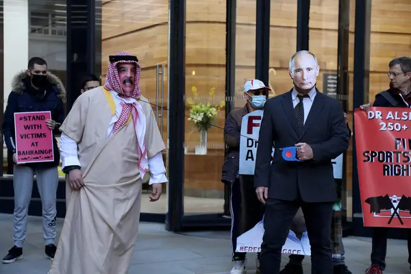 stock image Protesters wearing masks of Bahrain's King Hamad bin Isa al Khalifa and Russias President Vladimir Putin, at a protest outside Formula 1s offices in London, UK on March 18, 2022