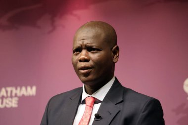 Londra, İngiltere 16 Temmuz 2024. Güney Afrika Uluslararası İlişkiler ve İşbirliği Bakanı Ronald Lamola, Chatham Evi 'nde dış politika üzerine bir konuşma yaptı.