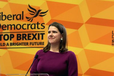 Londra / İngiltere 28 Kasım 2019. Liberal Demokratlar lideri Jo Swinson, İngiltere genel seçim kampanyasında yaptığı konuşmada Boris Johnson 'a başbakan olmaya uygun olmadığı gerekçesiyle saldırdı.