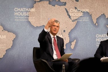 Londra / İngiltere 5 Nisan 2019. Kosova Cumhurbaşkanı Haşim Tay, ülkesiyle Sırbistan arasındaki ilişkiler hakkında Londra 'daki Chatham House' da bir konuşma yaptı.