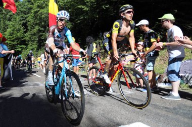 AG2R La Mondiale 'den Alex Domont ve Direct Energie' den Angelo Tulik 2017 Fransa Bisiklet Turu 'nun 5.