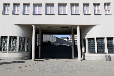 Polonya 'nın Krakow kentindeki eski Oskar Schindler diş minesi fabrikasının kapıları 24 Ağustos 2017' de fotoğraflandı. Günümüzde bir müze ve çağdaş sanat galerisi bulunmaktadır..