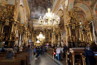 Lviv, Ukrayna 'nın merkezindeki Bernardine Kilisesi' nin süslü barok iç mekanı 28 Ağustos 2017 'de fotoğraflandı..