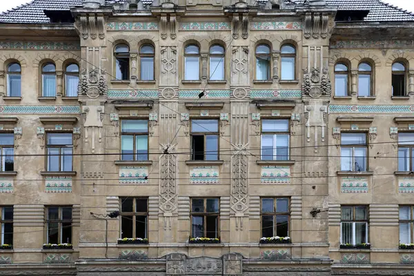 Ukrayna 'nın eski Lviv kasabasının kıyısındaki Pidvalna Caddesi' ndeki bir binanın perdesi 28 Ağustos 2017 'de fotoğraflandı.. 