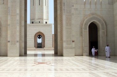 Muscat, Umman 'daki Sultan Qaboos büyük Camii 'nin manzarası