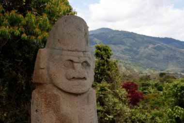 Kolombiya 'nın Huila eyaletindeki San Agustin Arkeoloji Parkı' nda bir heykel.