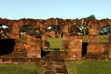 18. yüzyılın başlarında Paraguay, Trinidad del Parana 'daki Cizvit misyonunun kalıntıları 28 Nisan 2010