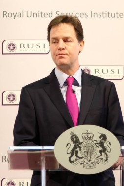 İngiltere Başbakan Yardımcısı Nick Clegg, 4 Mart 2014 Salı günü Londra 'daki Royal United Services Institute' de (RUSI) yaptığı konuşmada İngiliz güvenlik teşkilatlarının yetkilerinin gözden geçirildiğini duyurdu..