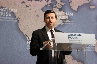 Gölge Dışişleri Bakanı Douglas Alexander, 2 Şubat 2015 tarihinde Londra 'daki Chatham House beyin takımında İşçi Partisi' nin dış politikası hakkında bir konuşma yaptı..