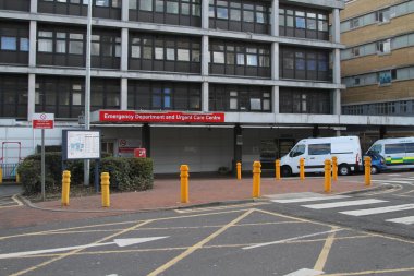 Kuzey Londra 'daki Whittington Hastanesi Acil Servis' e giriş. 