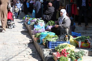 Doğu Kudüs sokaklarında sebze satıcısı