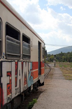 Kuzey Makedonya 'nın Bitola kentinde trende grafiti 