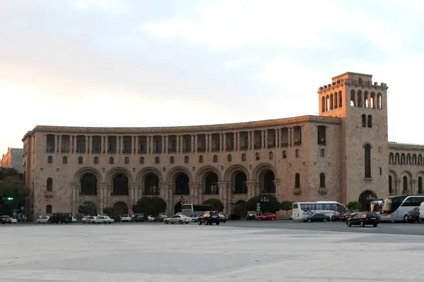 Ermenistan 'ın orta kesimindeki Cumhuriyet Meydanı' ndaki Dışişleri Bakanlığı, 15 Eylül 2014 tarihinde fotoğraflandı.. 