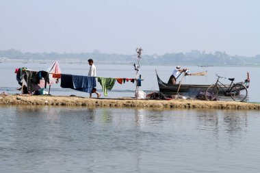 Taungthaman Gölü, Amarapura, Burma (Myanmar) 1 Ocak 2012