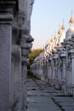kuthodaw pagoda anıt, myanmar içinde