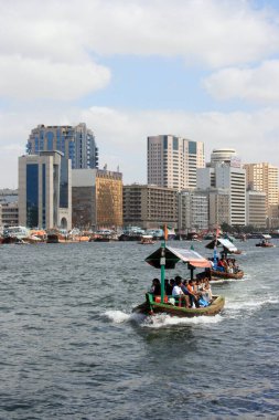 9 Şubat 2007 'de Dubai Creek, BAE' de su taksileri