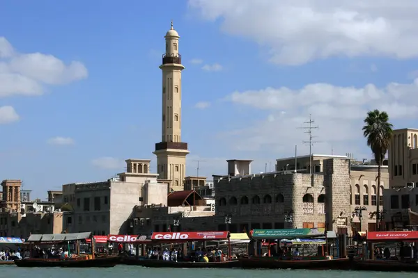 9 Şubat 2007 'de Dubai Creek, BAE' de su taksileri