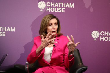 Londra, İngiltere 14 Ekim 2024. Chatham Evi 'nde eski konuşmacı Nancy Pelosi