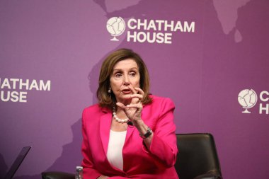 Londra, İngiltere 14 Ekim 2024. Chatham Evi 'nde eski konuşmacı Nancy Pelosi