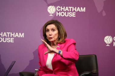 Londra, İngiltere 14 Ekim 2024. Chatham Evi 'nde eski konuşmacı Nancy Pelosi