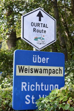 Belçika 'dan Lüksemburg' a bisiklet yolu tabelası