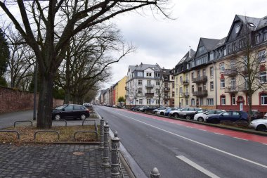 Frankfurt 'ta arabalı sokak.