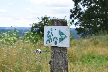 way sign for a mountain bike route clipart