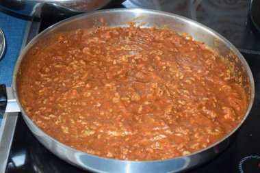 Ev yapımı İtalyan makarna sosu.