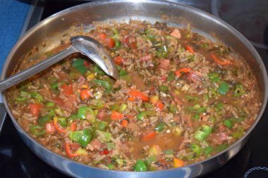 Sebzeli kızarmış pirinç