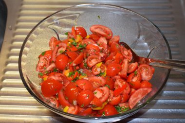 otlar domates salatası