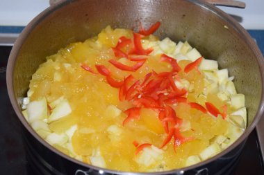 Balkabağı püresi pişirmek.