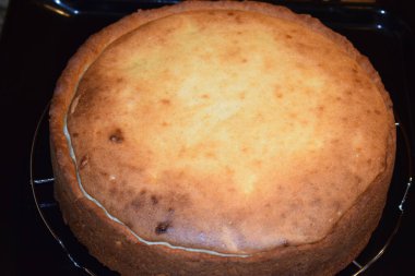 Ev yapımı Pasta krema ile