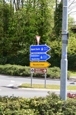 way sign s to the Autobahn clipart