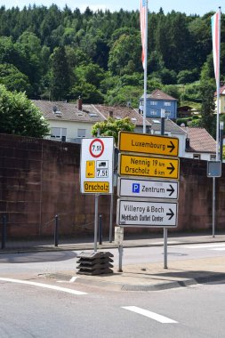 signs to Luxembourg, Nennig, Orscholz clipart