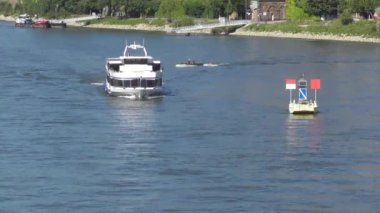 Ren, Koblenz 'de yolcu gemisiyle birlikte.