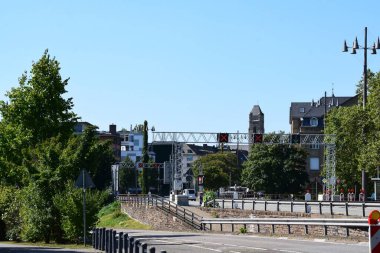 Koblenz şehri, geniş bulvar.