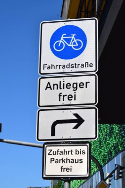 Fahrradstrasse için trafik işareti
