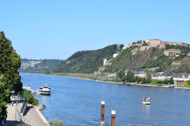 Gemili Ren Nehri ve Festung Ehrenbreitstein