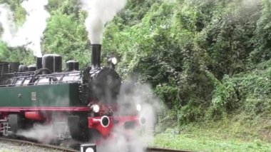 Tren istasyonu, tren yolu.